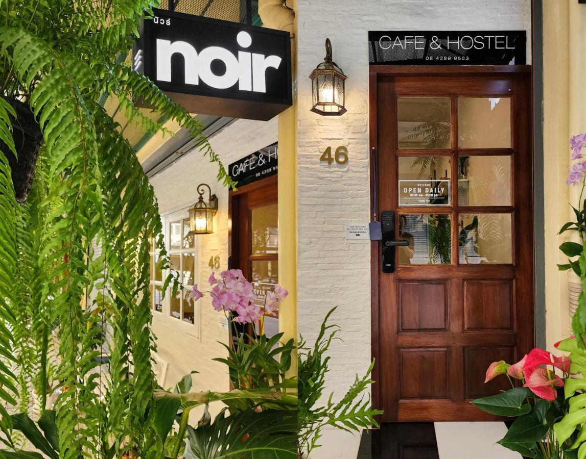 Noir Cafe And Hostel Chinatown Bangkok Bagian luar foto