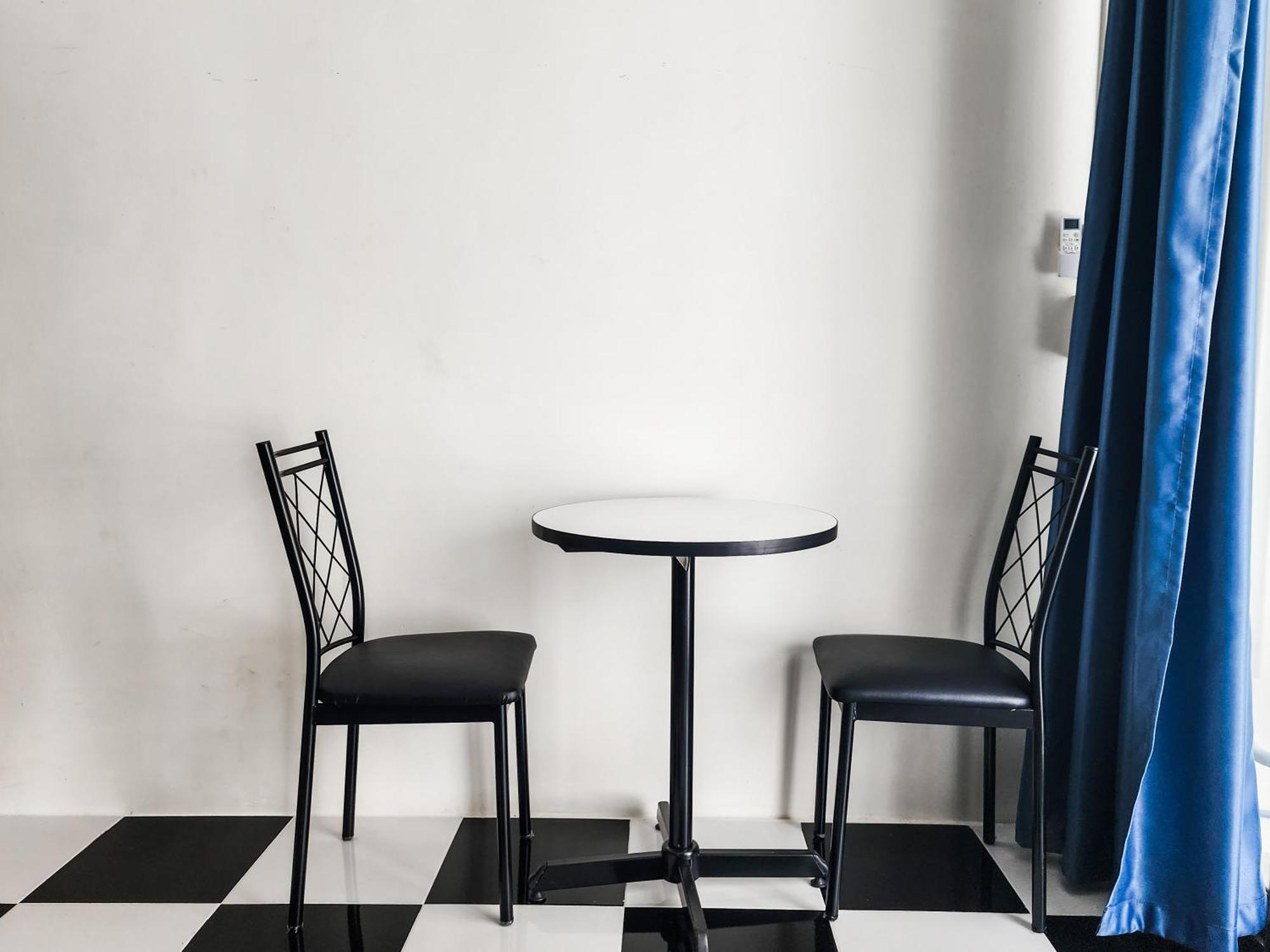 Noir Cafe And Hostel Chinatown Bangkok Bagian luar foto
