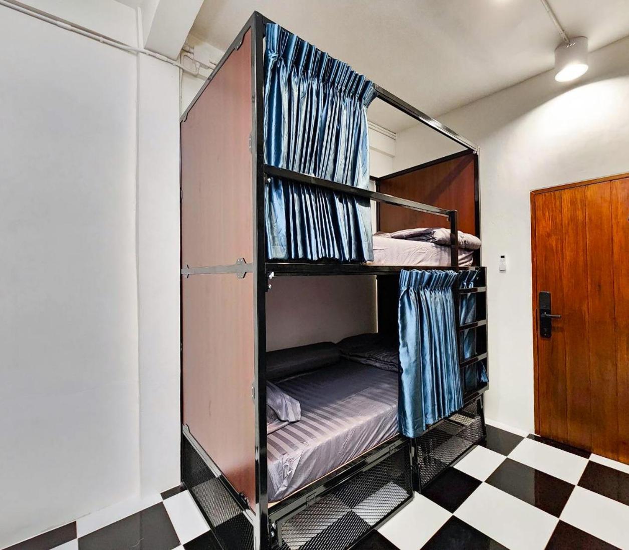 Noir Cafe And Hostel Chinatown Bangkok Ruang foto